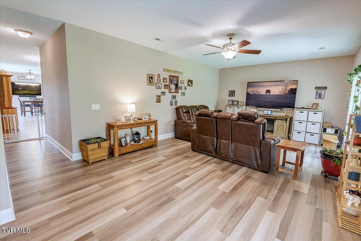 1250 McMillan Road Midway, TN 37809 - Photo 5 of 37 24-Shannon-H-1250-McMillan-Interior-6544