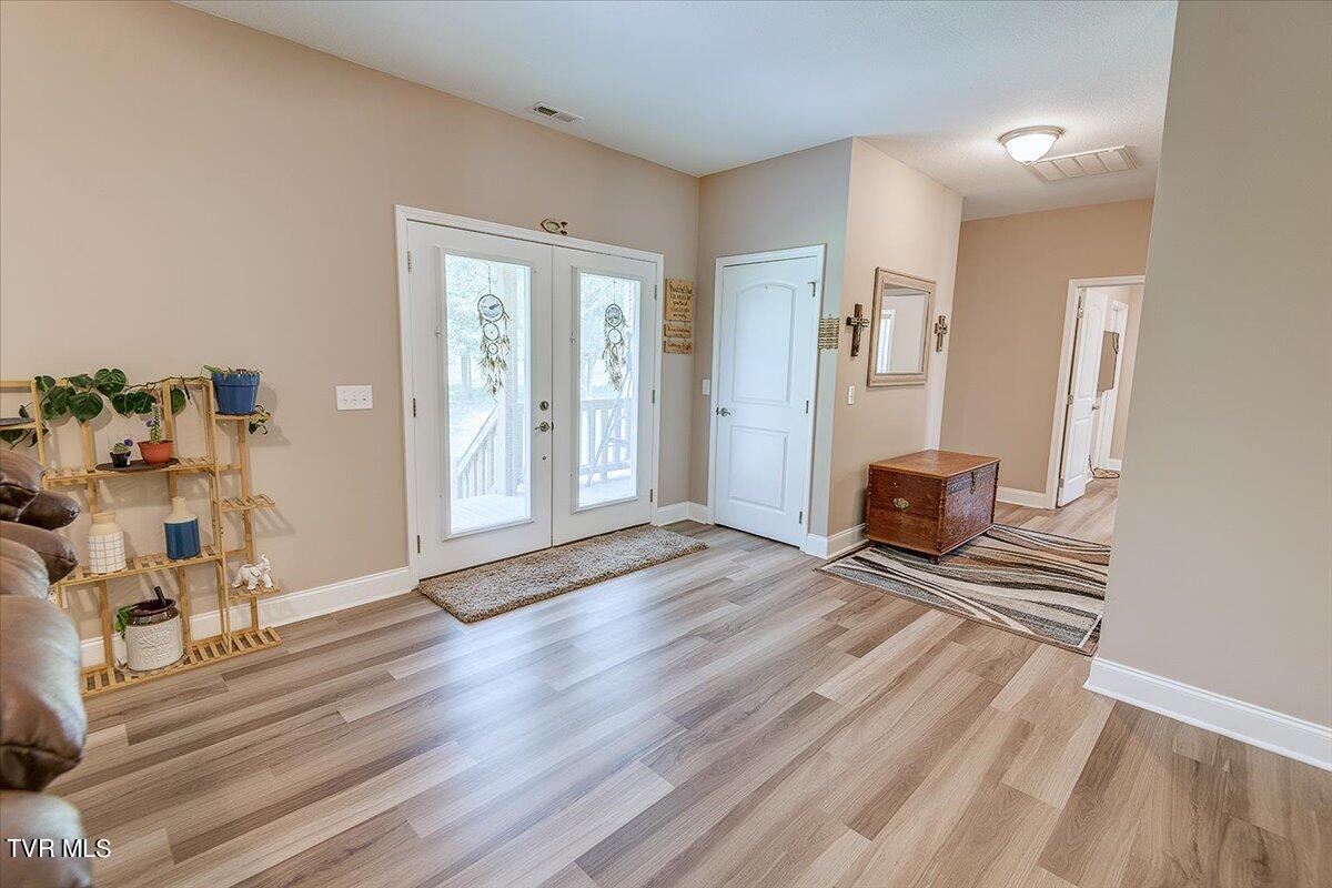 1250 McMillan Road Midway, TN 37809 - Photo 6 of 37 26-Shannon-H-1250-McMillan-Interior-6564