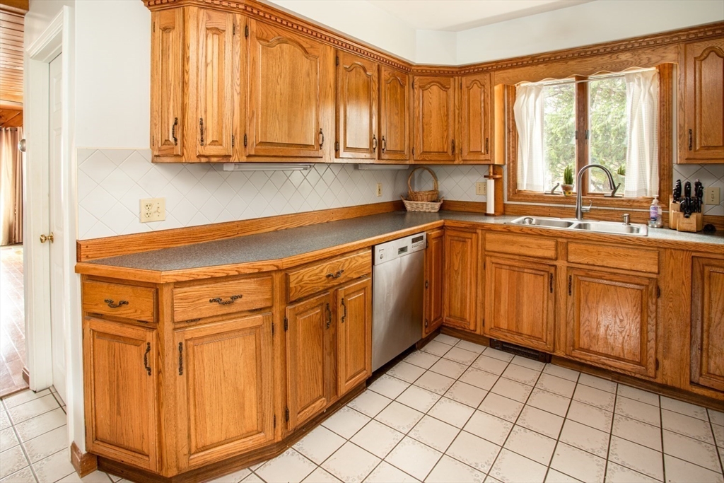 231 B Tickle Road Westport, MA 02790 - Photo 4 of 32 Gallery Image 4