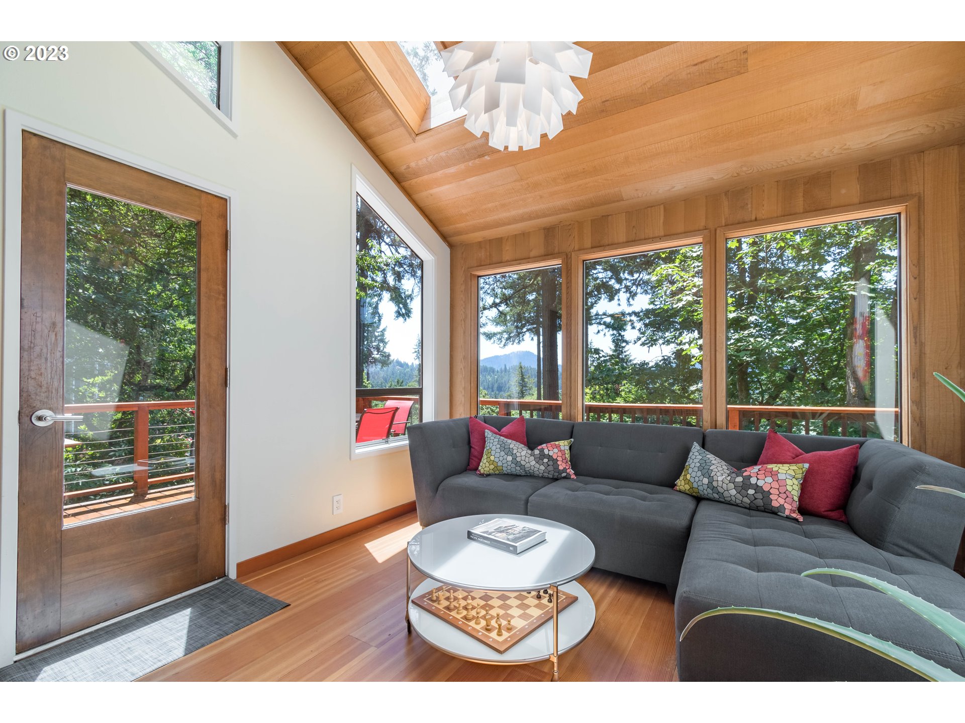 2780 Cresta De Ruta Street Eugene, OR 97403 - Photo 17 of 48 a living room with furniture and a large window
