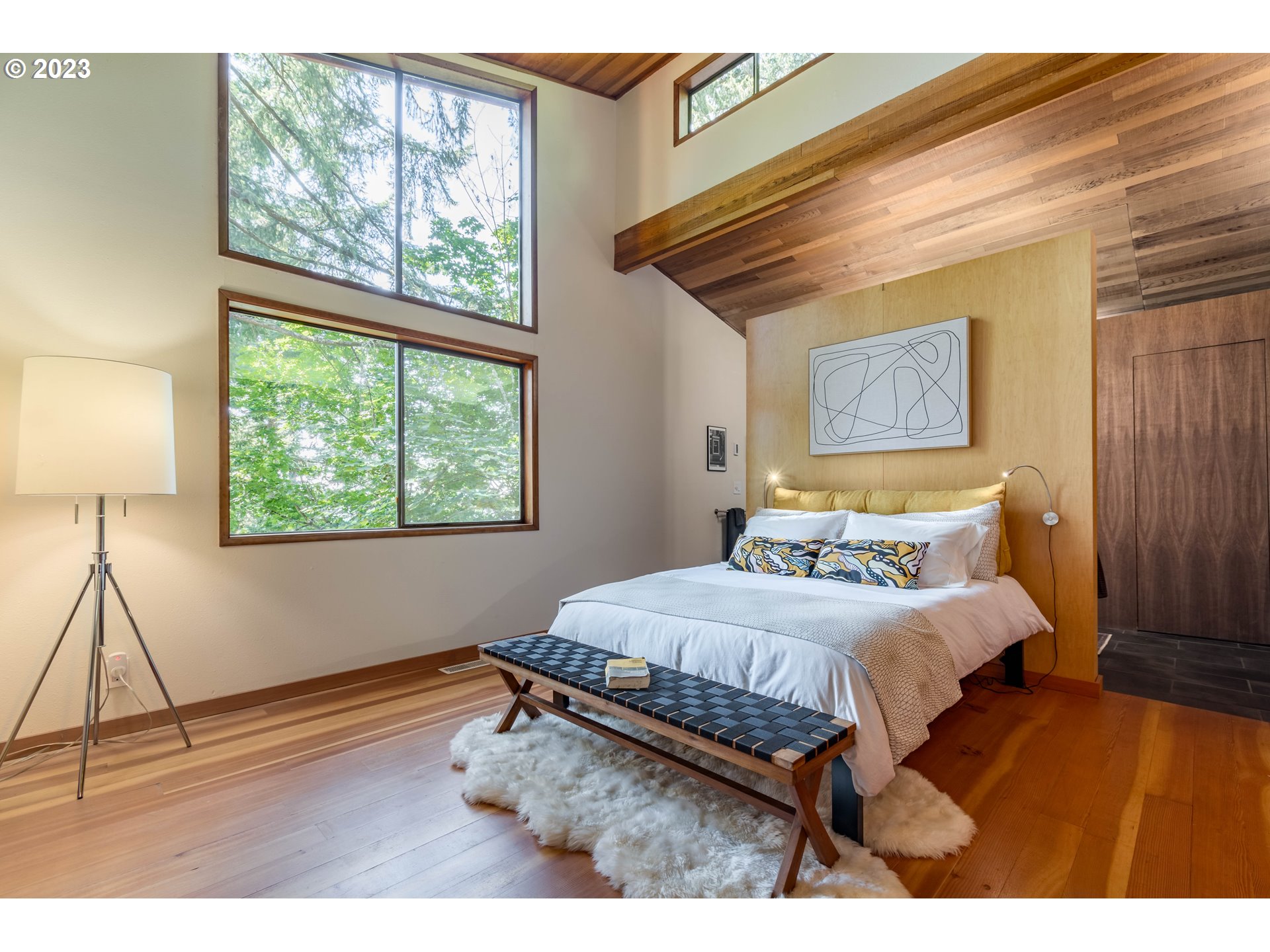 2780 Cresta De Ruta Street Eugene, OR 97403 - Photo 21 of 48 a bedroom with a bed and a window