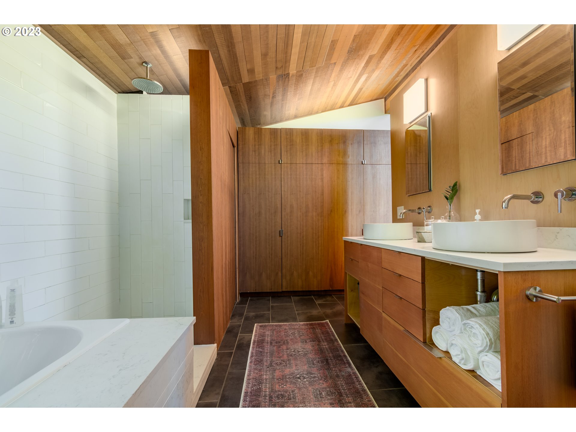 2780 Cresta De Ruta Street Eugene, OR 97403 - Photo 24 of 48 a bathroom with a sink a mirror and a shower