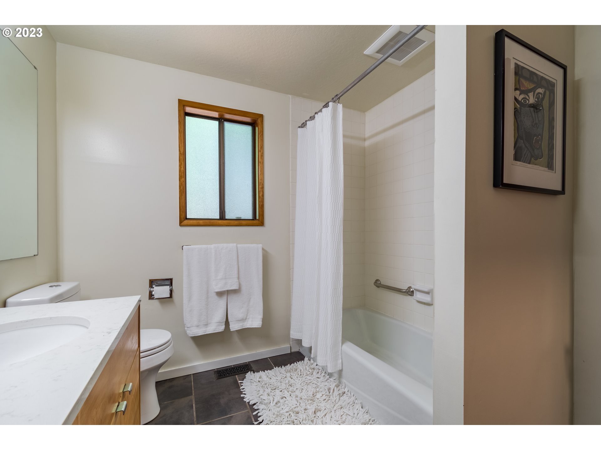 2780 Cresta De Ruta Street Eugene, OR 97403 - Photo 32 of 48 a bathroom with a sink a mirror and a shower