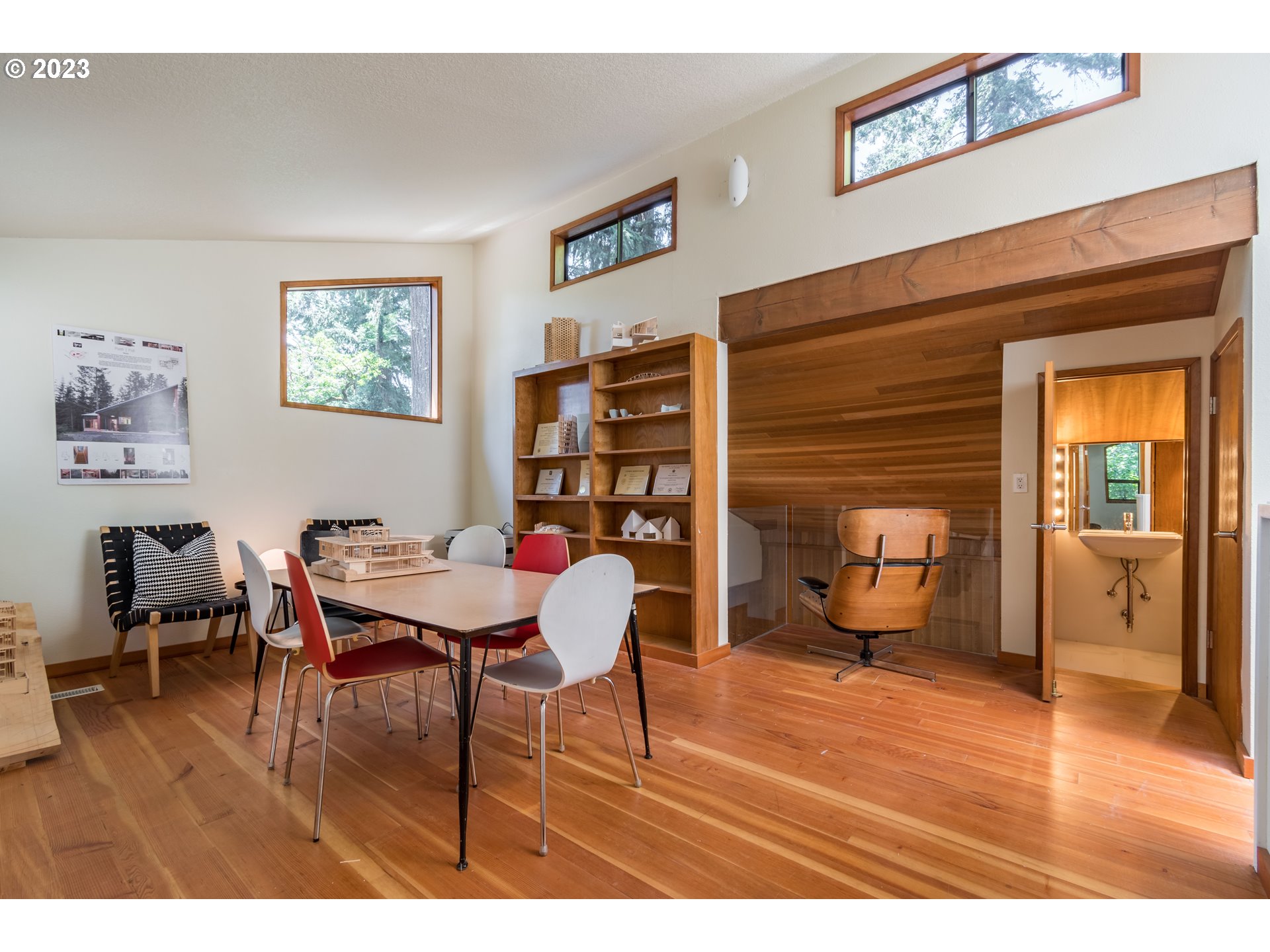 2780 Cresta De Ruta Street Eugene, OR 97403 - Photo 34 of 48 a workspace with furniture window and wooden floor