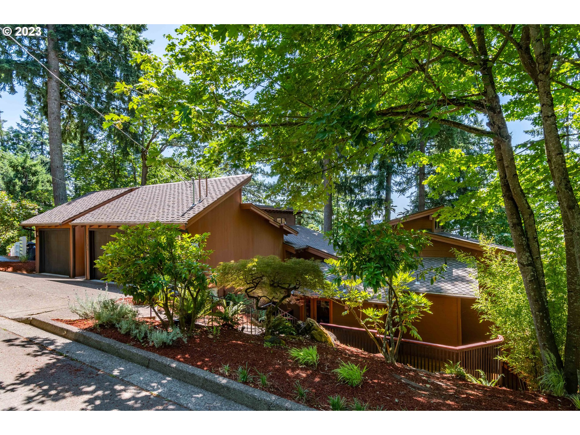 2780 Cresta De Ruta Street Eugene, OR 97403 - Photo 43 of 48 a view of a backyard