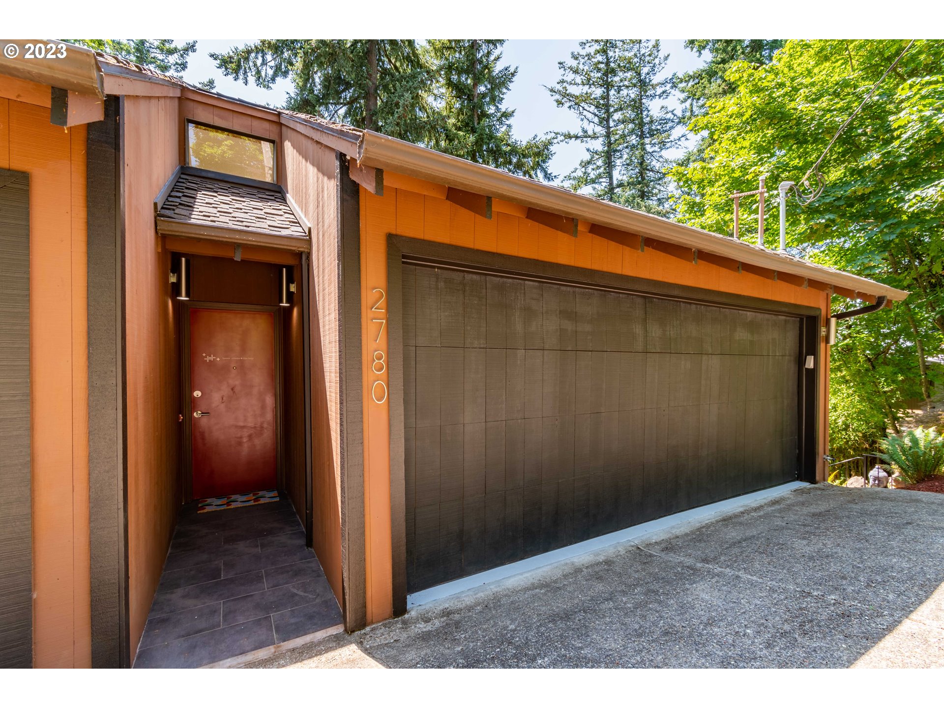 2780 Cresta De Ruta Street Eugene, OR 97403 - Photo 44 of 48 a view of a house with a porch