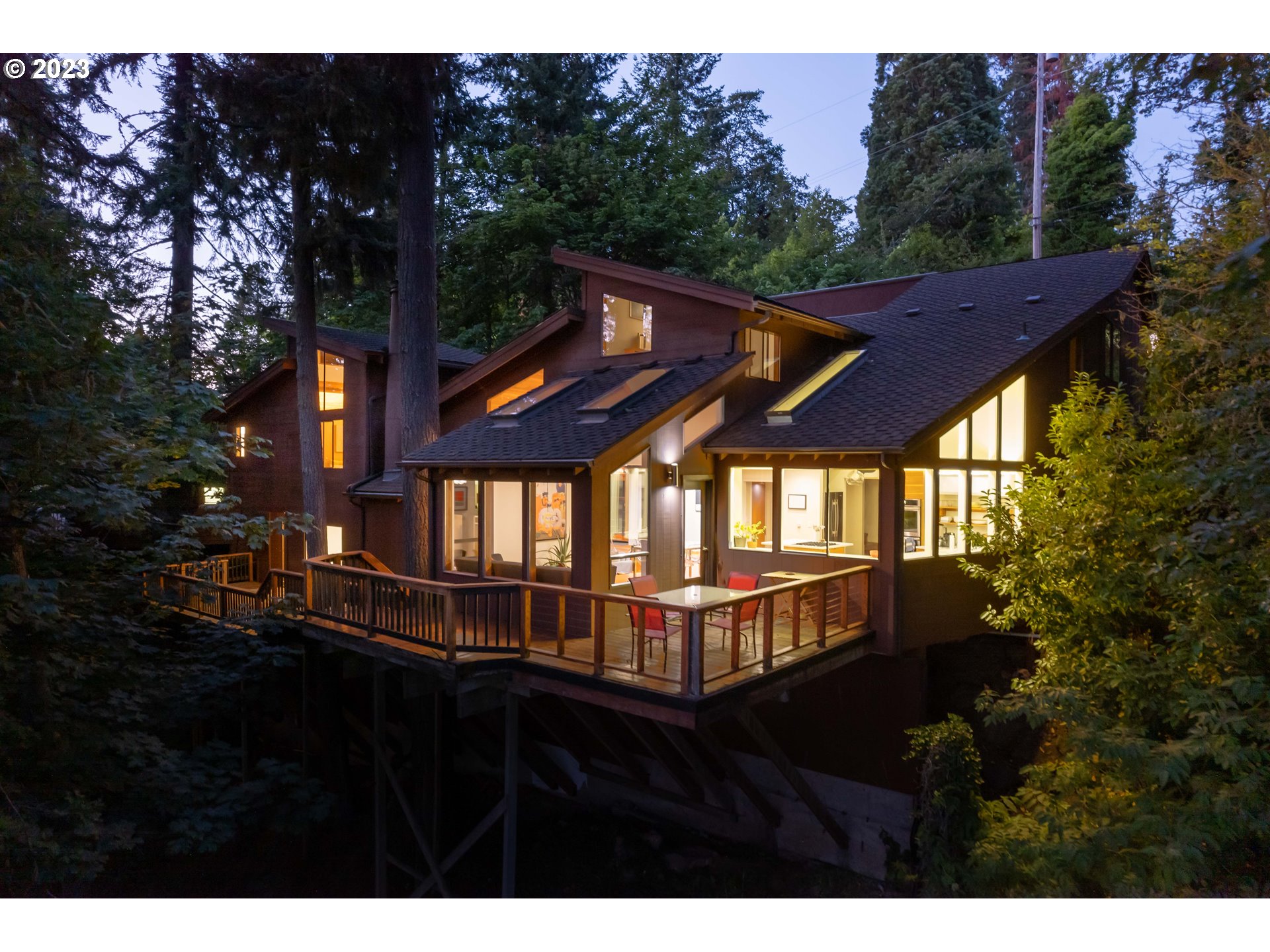 2780 Cresta De Ruta Street Eugene, OR 97403 - Photo 46 of 48 a view of a house with pool and deck