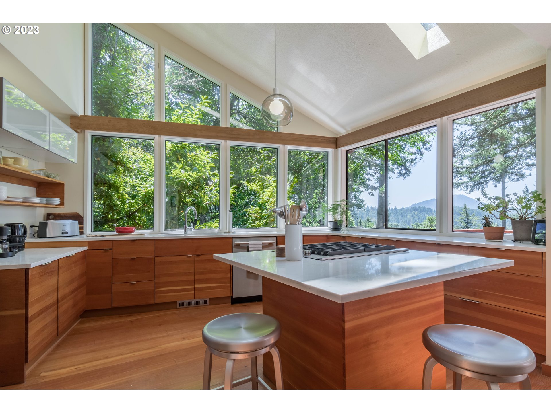 2780 Cresta De Ruta Street Eugene, OR 97403 - Photo 10 of 48 a room with sink and view of living room