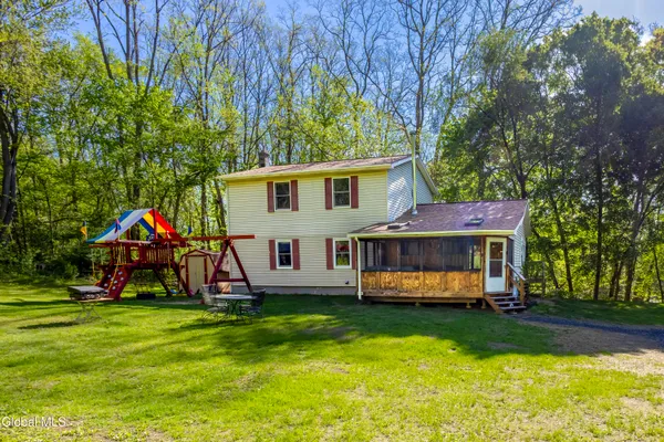 $425,000 | 99 A Beach Road, Halfmoon, NY 12065