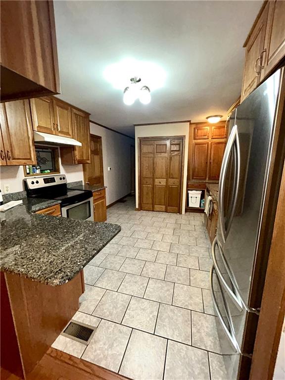 194 Nutt Road Grove City, PA 16127 - Photo 11 of 38 TONS of Storage in the Kitchen