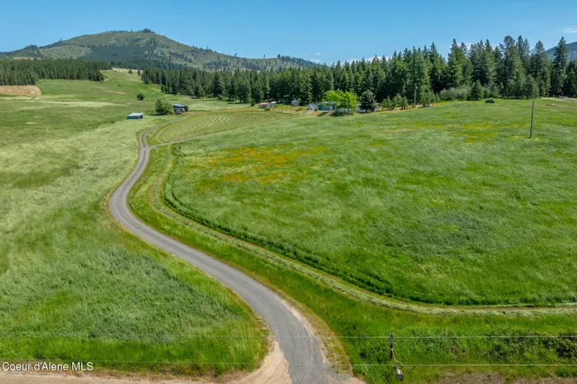 $689,900 | 10207 Sanders Road, Tensed, ID 83870