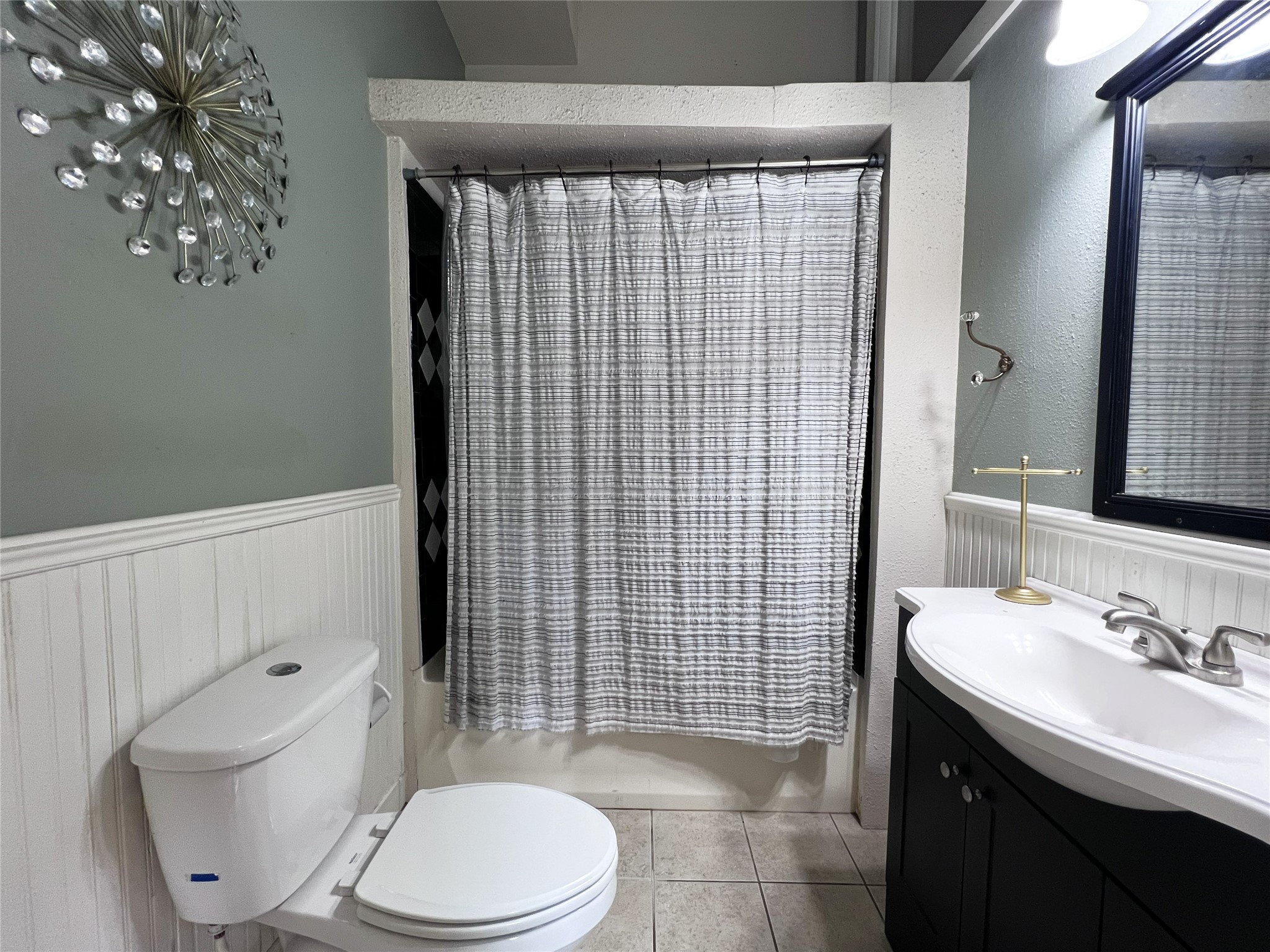 606 Sycamore Street Brenham, TX 77833 - Photo 18 of 27 a bathroom with a sink toilet and shower