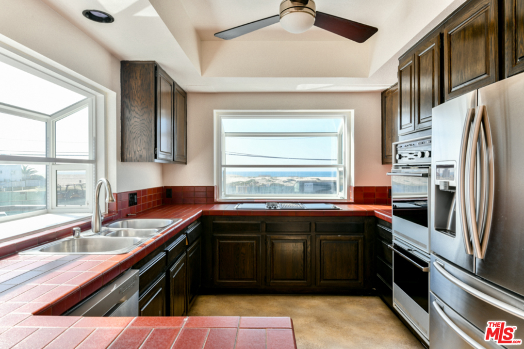 112 Convoy Street Playa del Rey, CA 90293 - Photo 11 of 36 Gallery Image 11