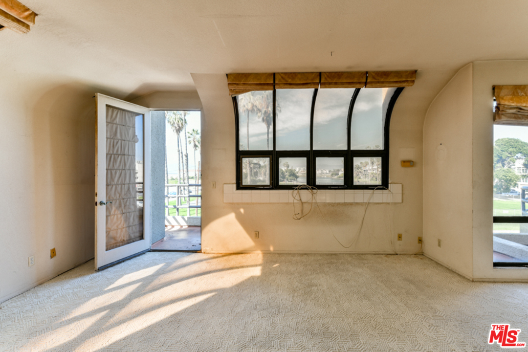 112 Convoy Street Playa del Rey, CA 90293 - Photo 18 of 36 Gallery Image 18