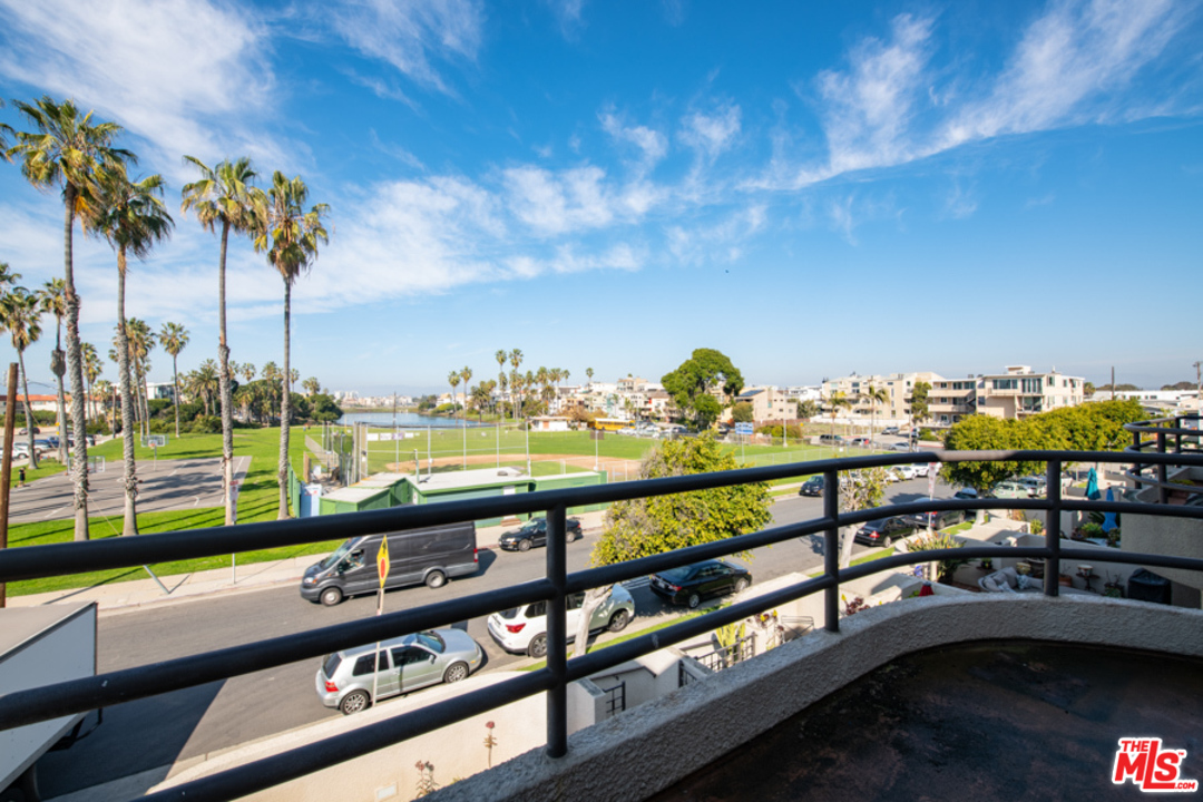 112 Convoy Street Playa del Rey, CA 90293 - Photo 21 of 36 Gallery Image 21