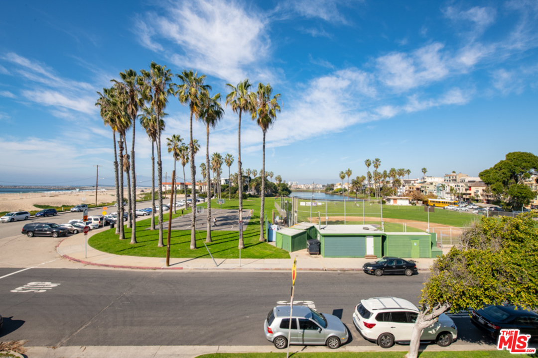 112 Convoy Street Playa del Rey, CA 90293 - Photo 22 of 36 Gallery Image 22