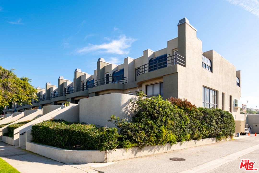 112 Convoy Street Playa del Rey, CA 90293 - Photo 4 of 36 Gallery Image 4