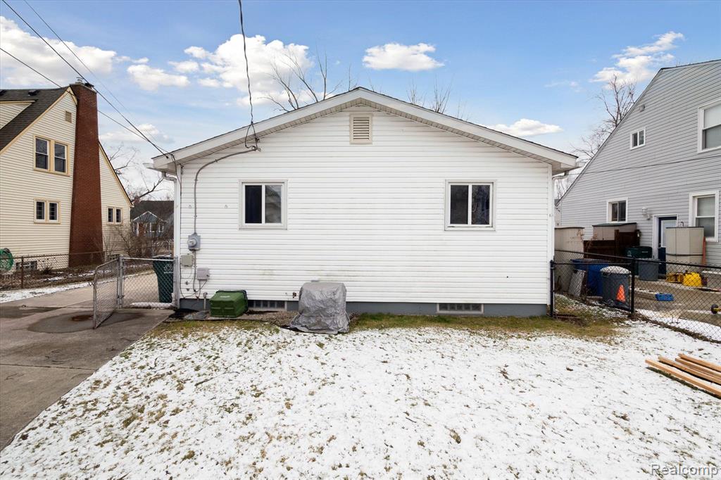 1626 Cambridge Road Berkley, MI 48072 - Photo 32 of 34