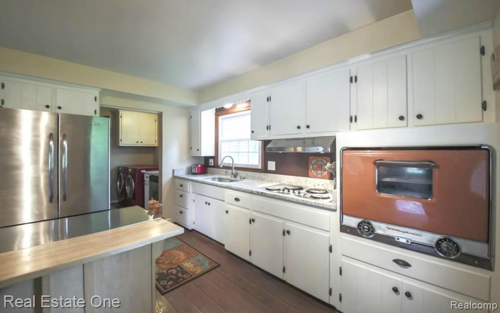 32247 Bonnet Hill Road Farmington Hills, MI 48334 - Photo 3 of 25