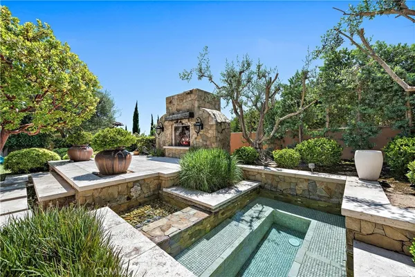 a view of a house with patio outdoor seating