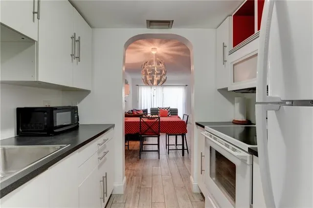 $284,900 | 1461 South Ocean Boulevard, Unit 211, Lauderdale-by-the-Sea, FL 33062