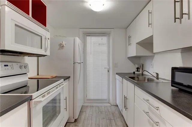 $284,900 | 1461 South Ocean Boulevard, Unit 211, Lauderdale-by-the-Sea, FL 33062