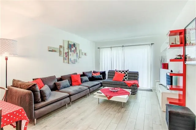 $284,900 | 1461 South Ocean Boulevard, Unit 211, Lauderdale-by-the-Sea, FL 33062