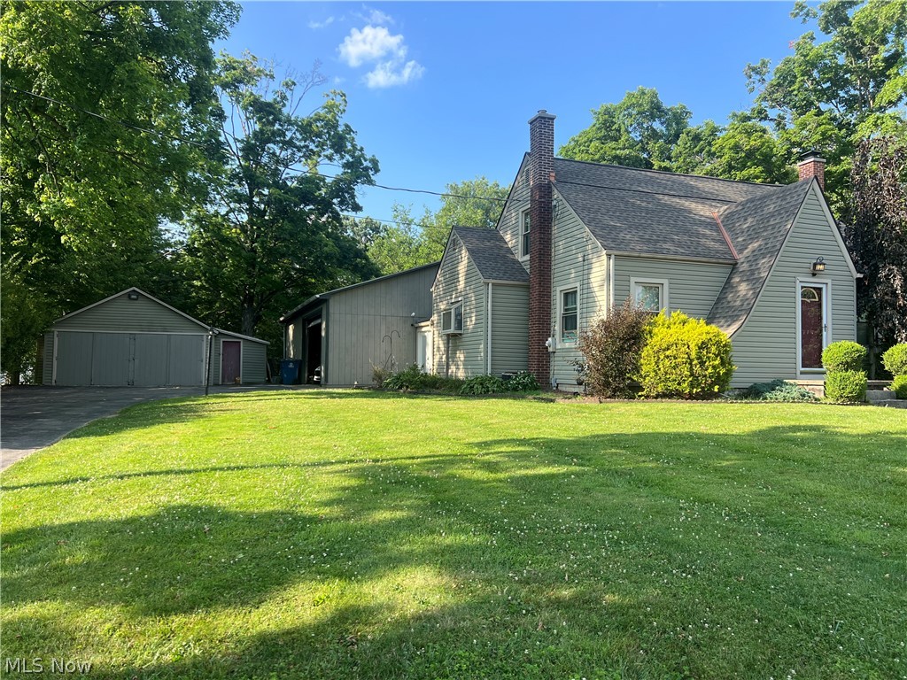 3884 Dobbins Road Youngstown, OH 44514 - Photo 2 of 32