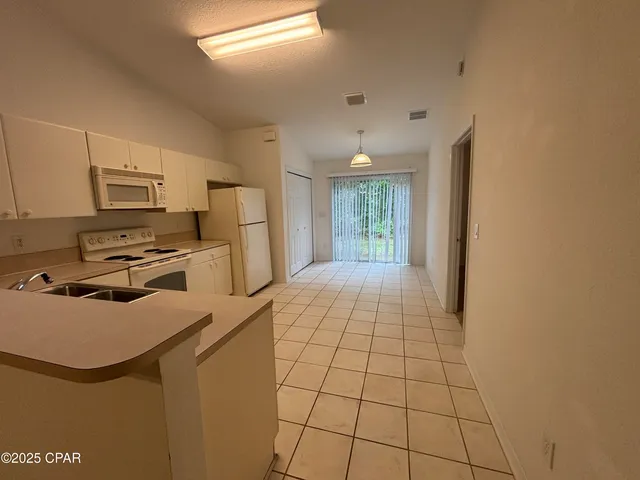 $1,575 | 3022 Meadow Street, Lynn Haven, FL 32444