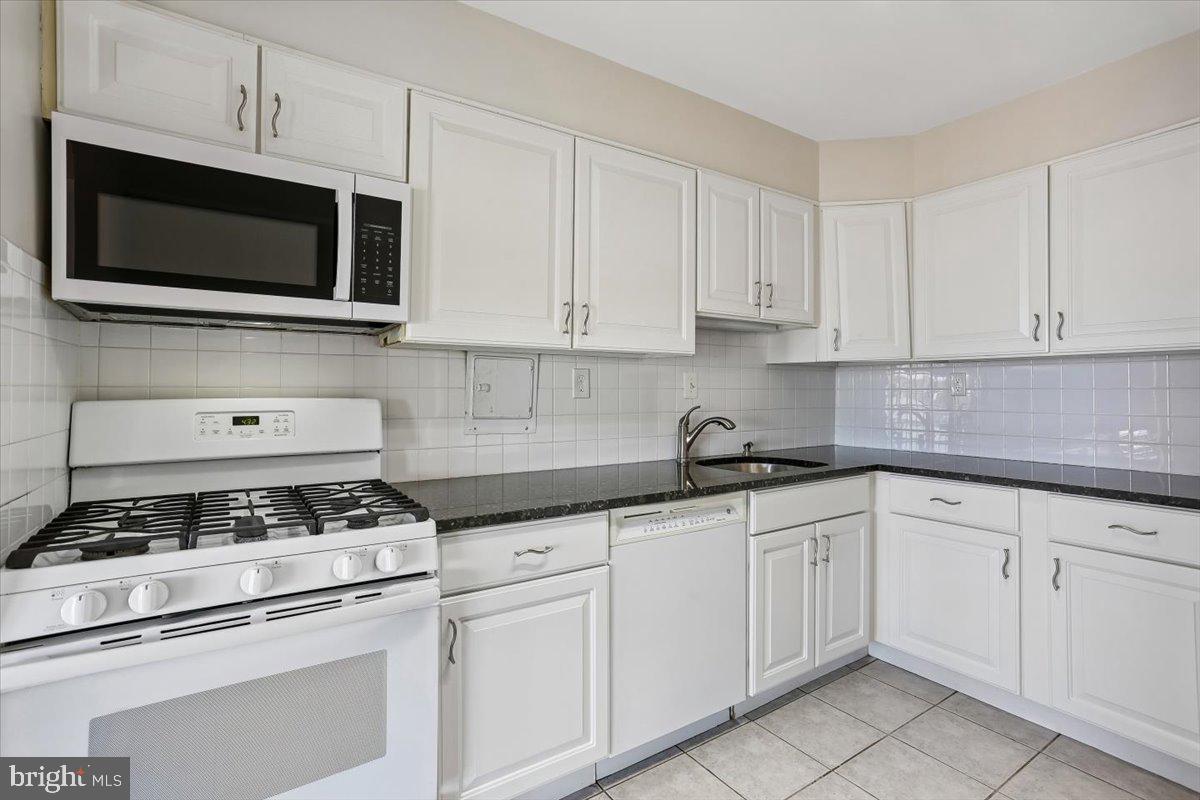 9900 Georgia Avenue, Unit 27613 Silver Spring, MD 20902 - Photo 7 of 47 Ceramic tile floor