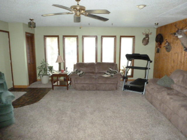 2811 Hamilton Road Muskegon, MI 49445 - Photo 17 of 23 15-Living Room