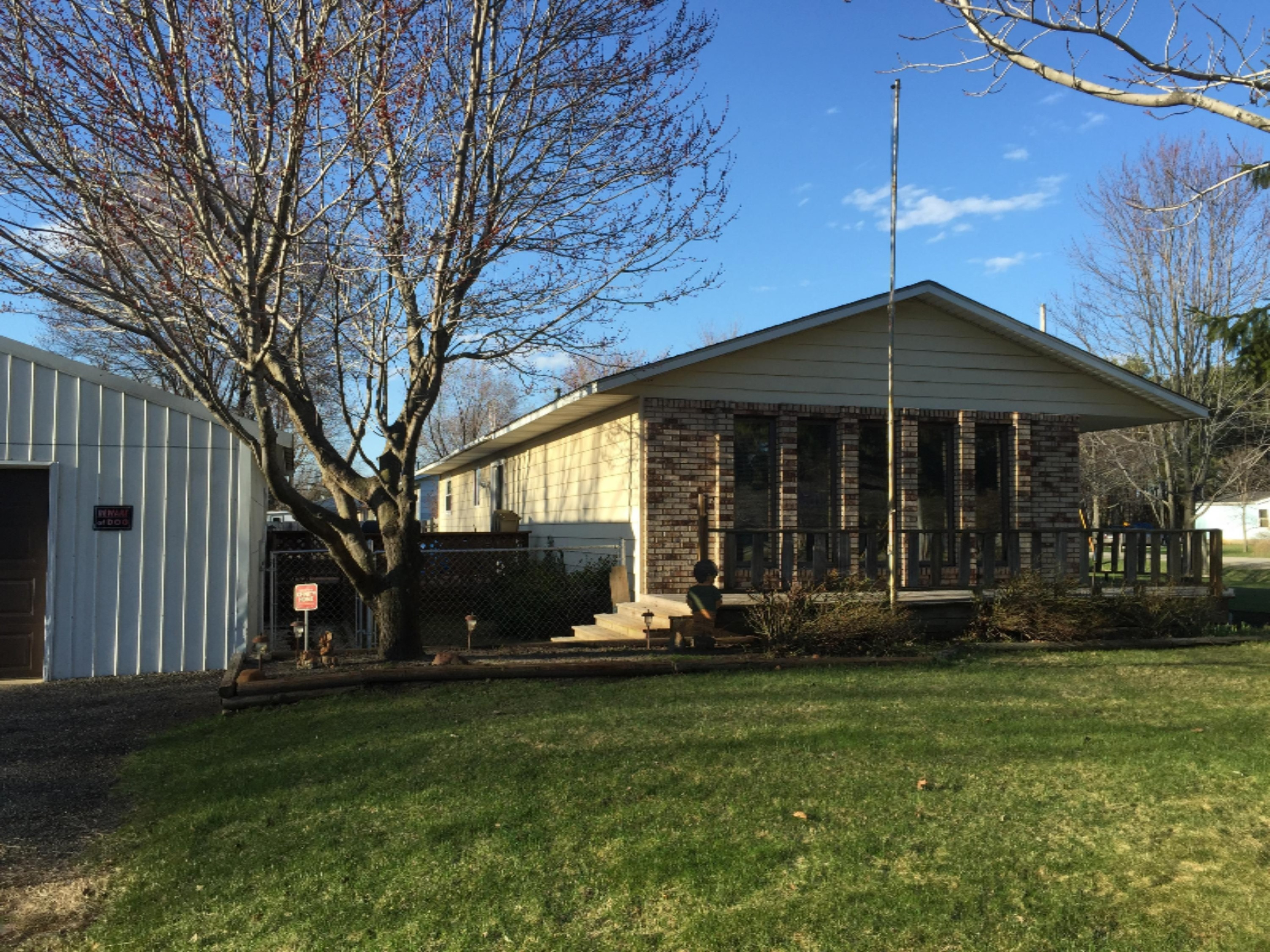 2811 Hamilton Road Muskegon, MI 49445 - Photo 4 of 23 4a-Right Side