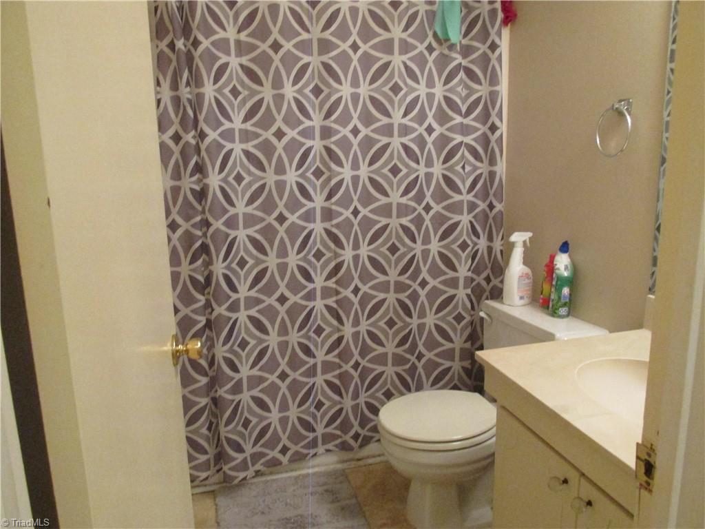 228 Northpoint Avenue, Unit E High Point, NC 27262 - Photo 11 of 13 Gallery Image 11