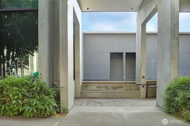 a picture of city view