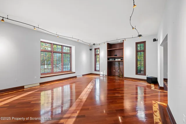 $1,250,000 | 202 Glenmaura Drive, Moosic, PA 18507