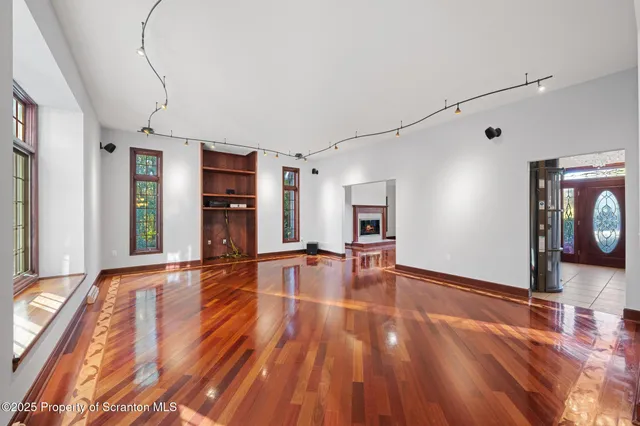 $1,250,000 | 202 Glenmaura Drive, Moosic, PA 18507