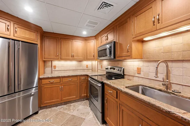 $1,250,000 | 202 Glenmaura Drive, Moosic, PA 18507