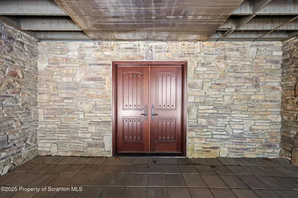 $1,100,000 | 202 Glenmaura Drive, Moosic, PA 18507