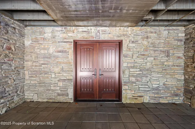 $1,250,000 | 202 Glenmaura Drive, Moosic, PA 18507