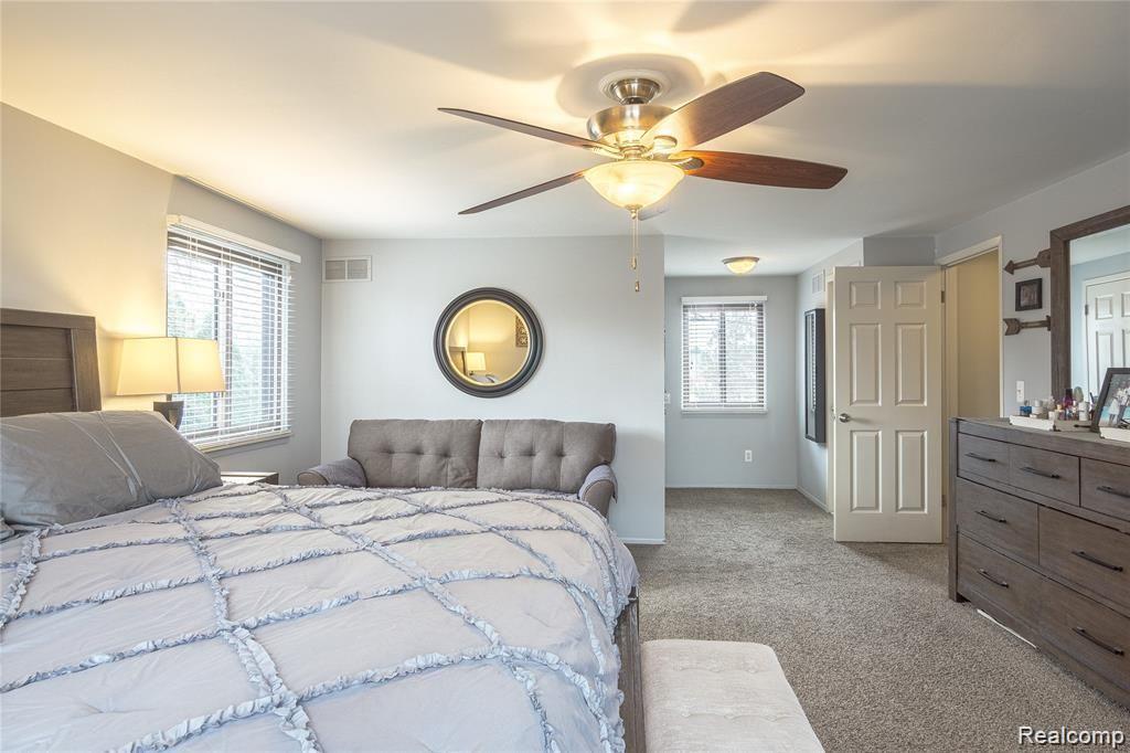 2810 Sandhurst Rochester Hills, MI 48307 - Photo 23 of 33
