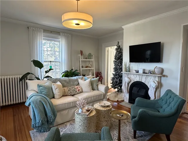 $2,000 | 5 Record Street, Unit 2B, Newport, RI 02840