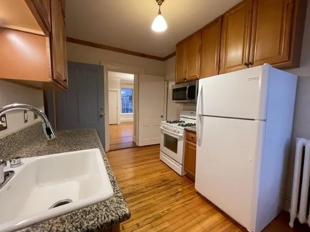 $2,000 | 5 Record Street, Unit 2B, Newport, RI 02840