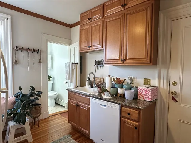 $2,000 | 5 Record Street, Unit 2B, Newport, RI 02840