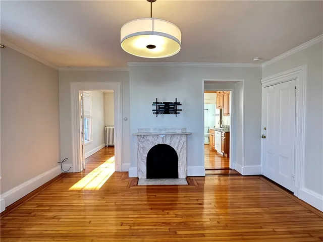 $2,000 | 5 Record Street, Unit 2B, Newport, RI 02840