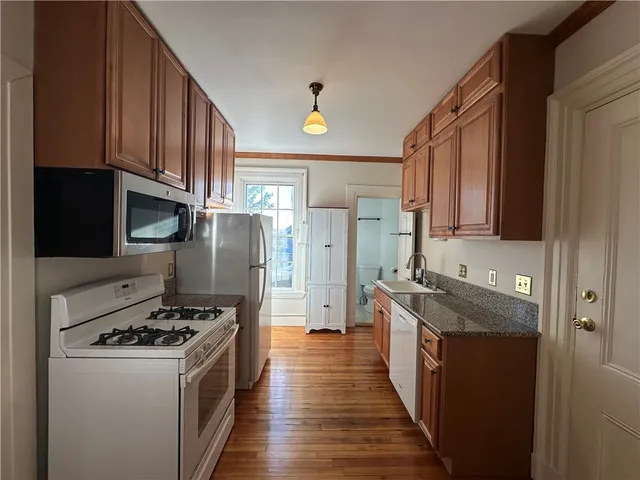 $2,000 | 5 Record Street, Unit 2B, Newport, RI 02840