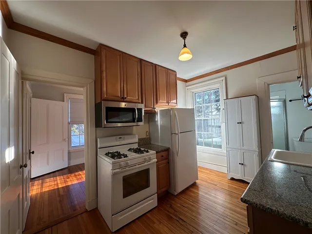 $2,000 | 5 Record Street, Unit 2B, Newport, RI 02840