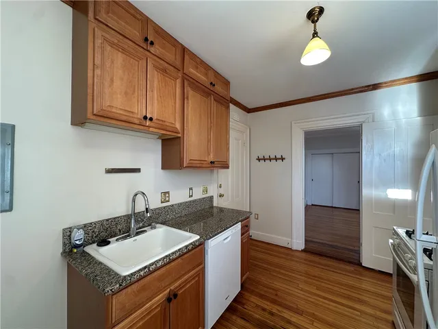 $2,000 | 5 Record Street, Unit 2B, Newport, RI 02840