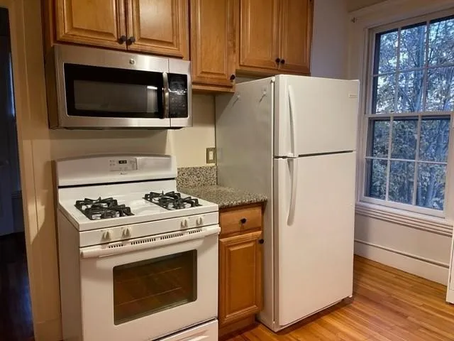 $2,000 | 5 Record Street, Unit 2B, Newport, RI 02840