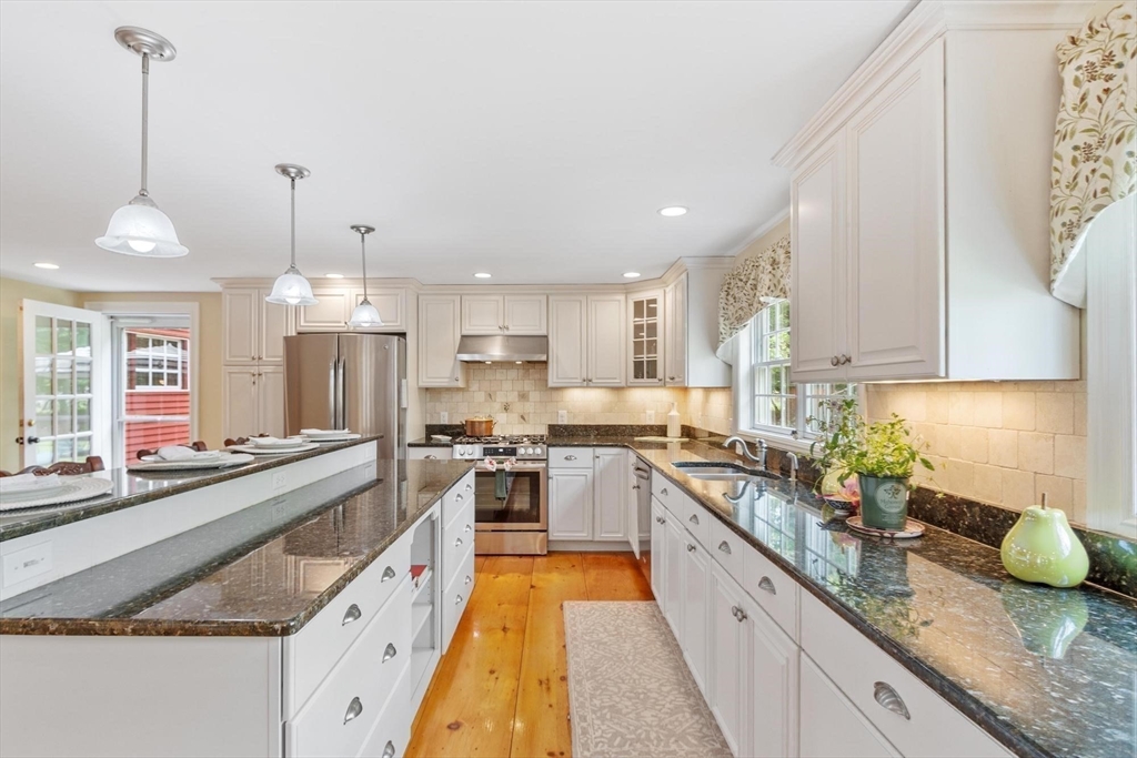 19 Maple Road Chelmsford, MA 01824 - Photo 10 of 37