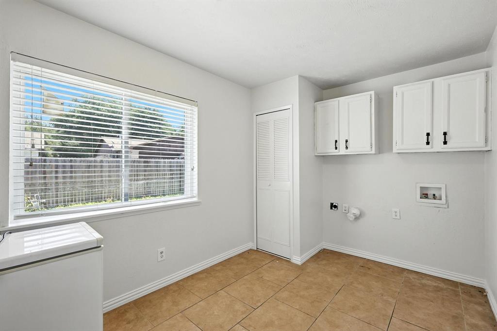 5024 Middleton Circle The Colony, TX 75056 - Photo 17 of 30 a view of empty room with window